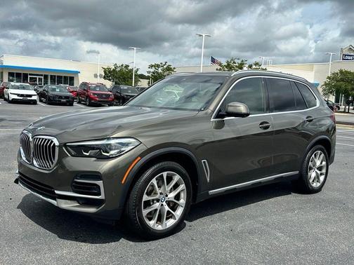 Manhattan Green Metallic 2022 BMW X5 sDrive40i