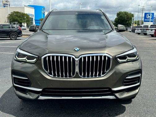 Manhattan Green Metallic 2022 BMW X5 sDrive40i