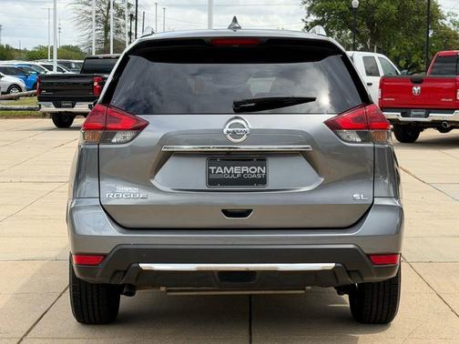 Gun Metallic 2018 Nissan Rogue SL