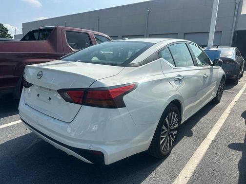 Glacier White 2025 Nissan Altima 2.5 SV