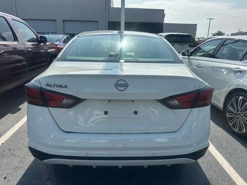 Glacier White 2025 Nissan Altima 2.5 SV