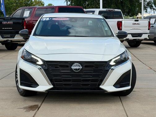 Glacier White 2025 Nissan Altima 2.5 SV