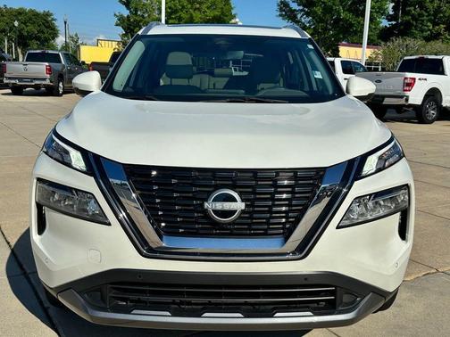 Pearl White Tricoat 2023 Nissan Rogue SL