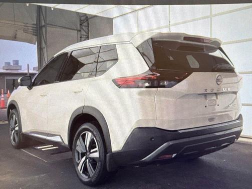 Pearl White Tricoat 2023 Nissan Rogue SL