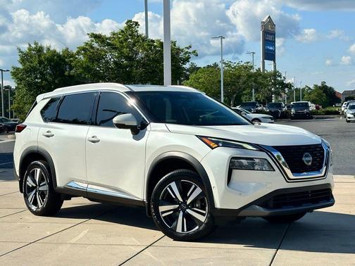 Pearl White Tricoat 2023 Nissan Rogue SL