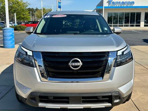 2025 Nissan Pathfinder SL FWD