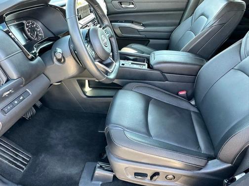 2025 Nissan Pathfinder SL FWD