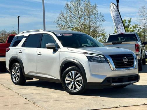 2025 Nissan Pathfinder SL FWD