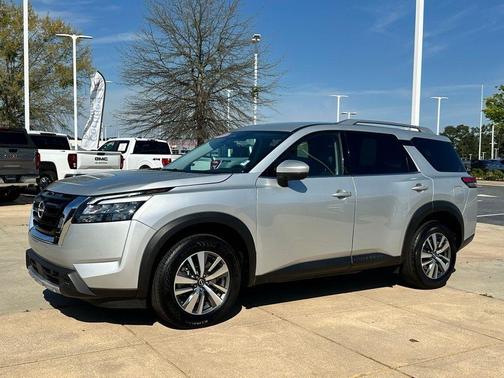 2025 Nissan Pathfinder SL FWD