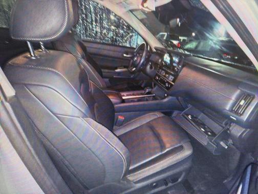 2025 Nissan Pathfinder SL FWD