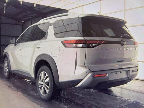2025 Nissan Pathfinder SL FWD