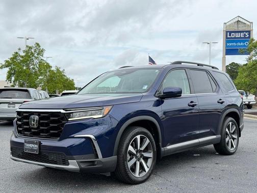 Obsidian Blue Pearl 2023 Honda Pilot Touring 8-Passenger