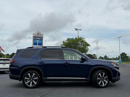 Obsidian Blue Pearl 2023 Honda Pilot Touring 8-Passenger