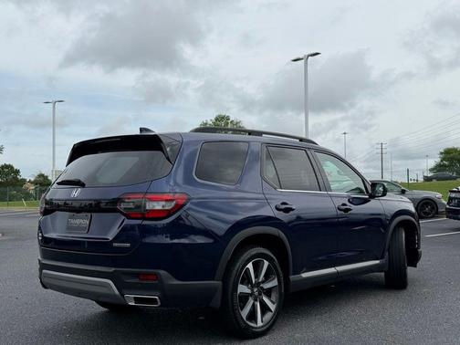 Obsidian Blue Pearl 2023 Honda Pilot Touring 8-Passenger