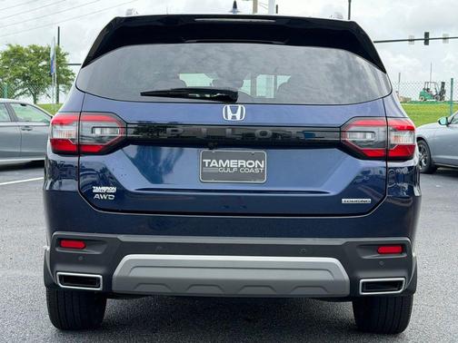 Obsidian Blue Pearl 2023 Honda Pilot Touring 8-Passenger