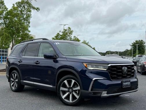 Obsidian Blue Pearl 2023 Honda Pilot Touring 8-Passenger