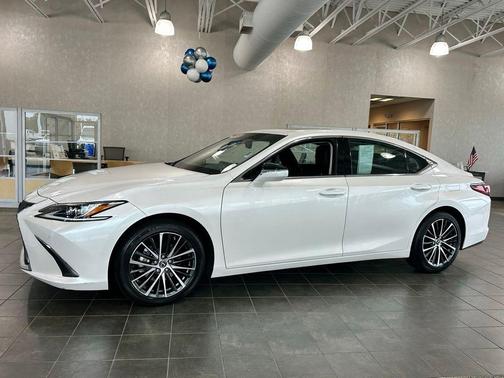 Eminent White Pearl 2024 Lexus ES 350 Base