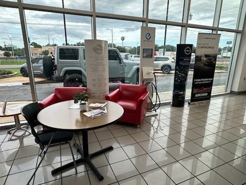 Aspen White Tricoat 2025 Nissan Versa 1.6 S