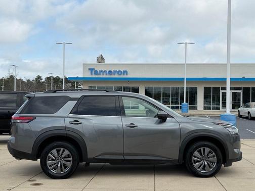 2025 Nissan Pathfinder SV 4WD