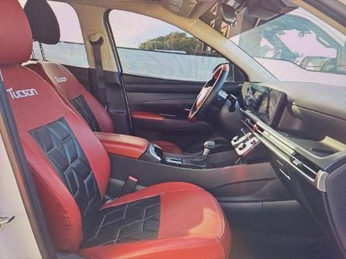 2025 Hyundai TUCSON SE