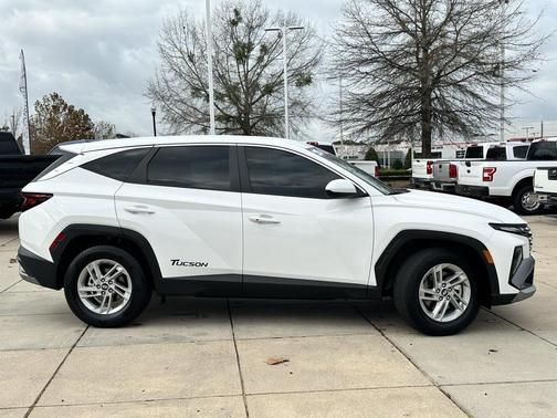2025 Hyundai TUCSON SE