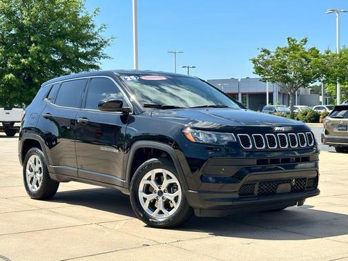 Diamond Black Crystal Pearlcoat 2025 Jeep Compass Sport