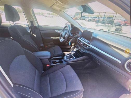 Snow White Pearl 2024 Kia Forte LXS