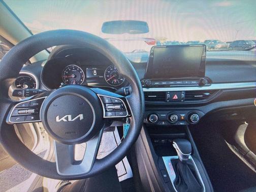 Snow White Pearl 2024 Kia Forte LXS