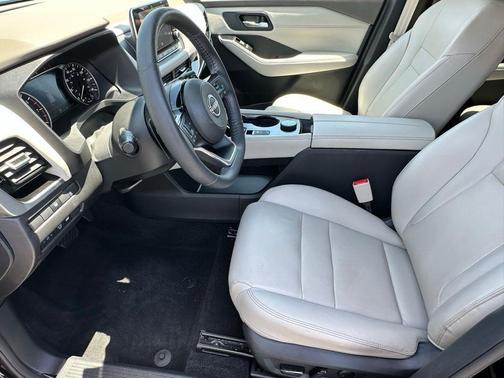 Super Black 2023 Nissan Rogue SL