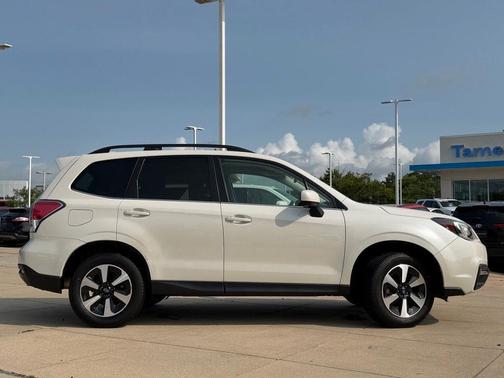 Crystal White Pearl 2018 Subaru Forester 2.5i Limited