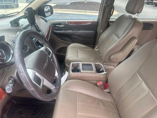 Brilliant Black Crystal Pearlcoat 2015 Chrysler Town & Country Touring