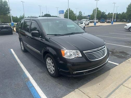 Brilliant Black Crystal Pearlcoat 2015 Chrysler Town & Country Touring