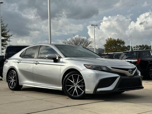 2023 Toyota Camry SE