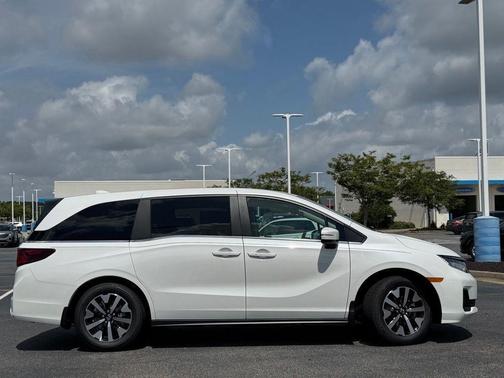 Platinum White Pearl 2026 Honda Odyssey EX-L