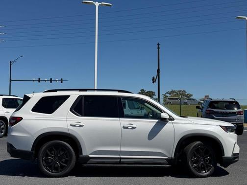 2025 Honda Pilot Touring 8-Passenger