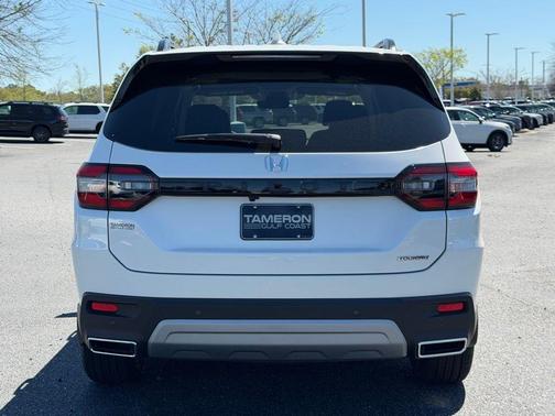 2025 Honda Pilot Touring 8-Passenger