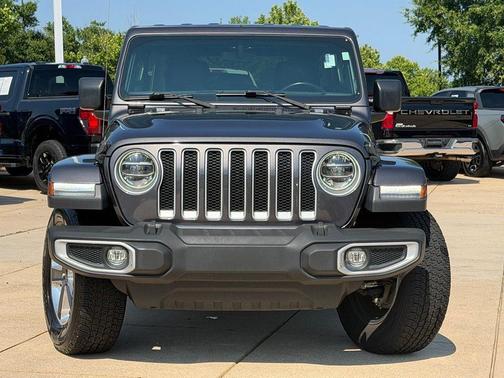 Granite Crystal Metallic Clearcoat 2022 Jeep Wrangler Unlimited Sahara