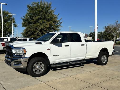 2024 RAM 3500 Big Horn Crew Cab 4x4 8' Box