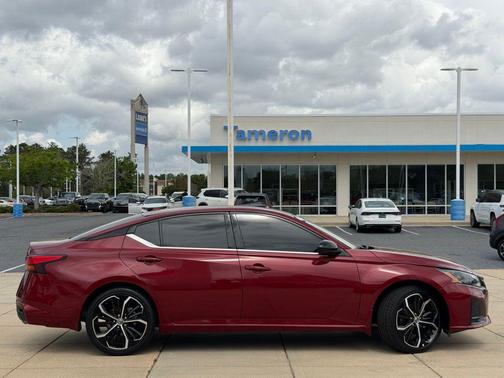 Scarlet Ember 2024 Nissan Altima SR FWD