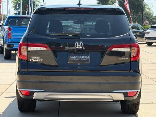 Crystal Black Pearl 2019 Honda Pilot Touring 8-Passenger