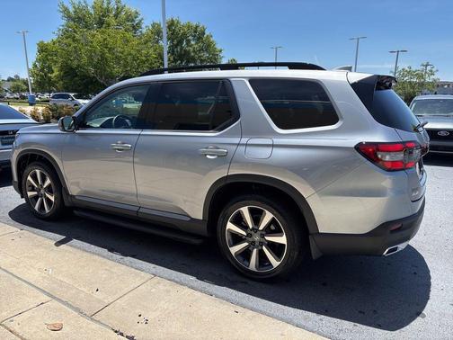 Lunar Silver Metallic 2025 Honda Pilot