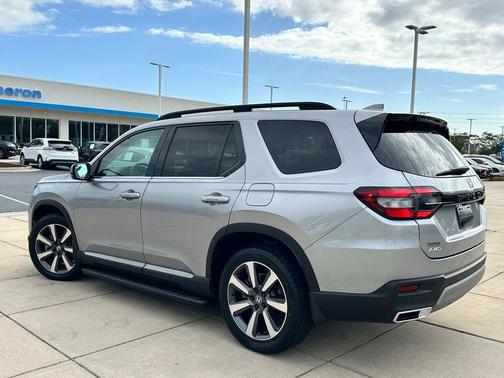 Lunar Silver Metallic 2025 Honda Pilot Touring 8-Passenger