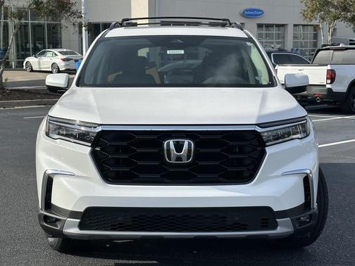 2025 Honda Pilot Touring 8-Passenger