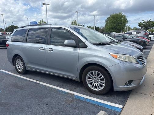 Silver Sky Metallic 2016 Toyota Sienna XLE