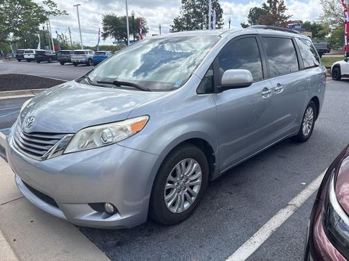 Silver Sky Metallic 2016 Toyota Sienna XLE