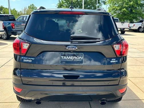 Black Metallic 2019 Ford Escape SE