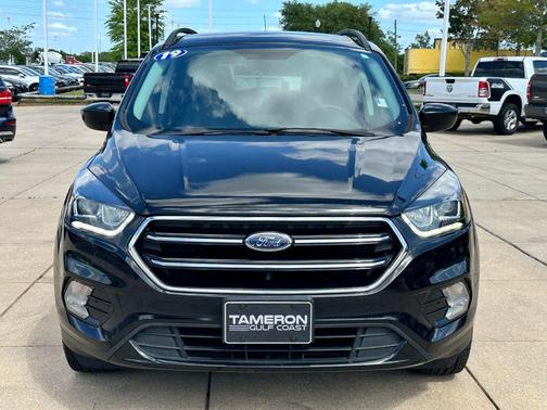Black Metallic 2019 Ford Escape SE