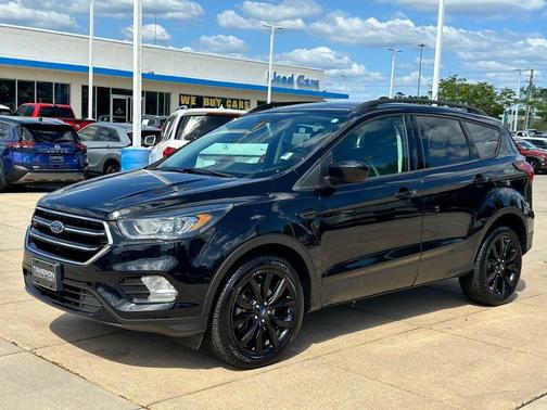 Black Metallic 2019 Ford Escape SE