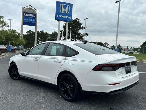 Platinum White Pearl 2025 Honda Accord SE