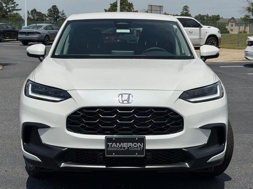 Platinum White Pearl 2026 Honda HR-V LX